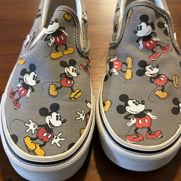 Vans x Disney Mickey Mouse Classic Slip On Sneakers Limited Edition - Picture 8 of 8